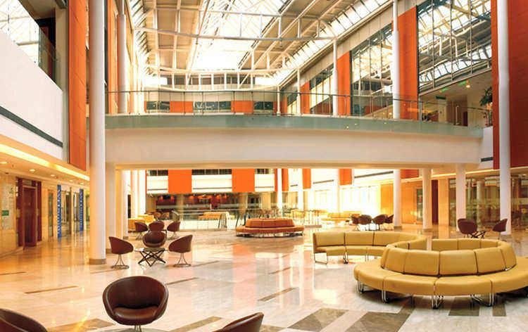 Fortis Hospital Atrium & Lounge